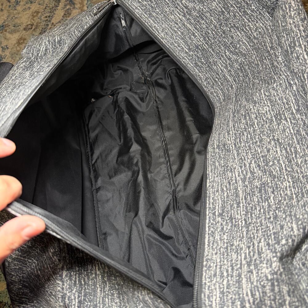 VS Pink Suitcase Duffle bag - Picture 6 of 6